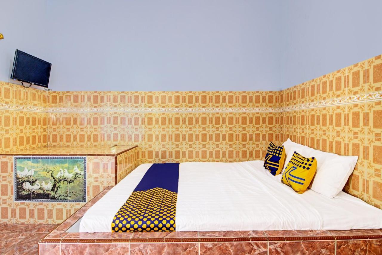 Spot On 91694 Hotel Rama Chandra Temanggung Extérieur photo