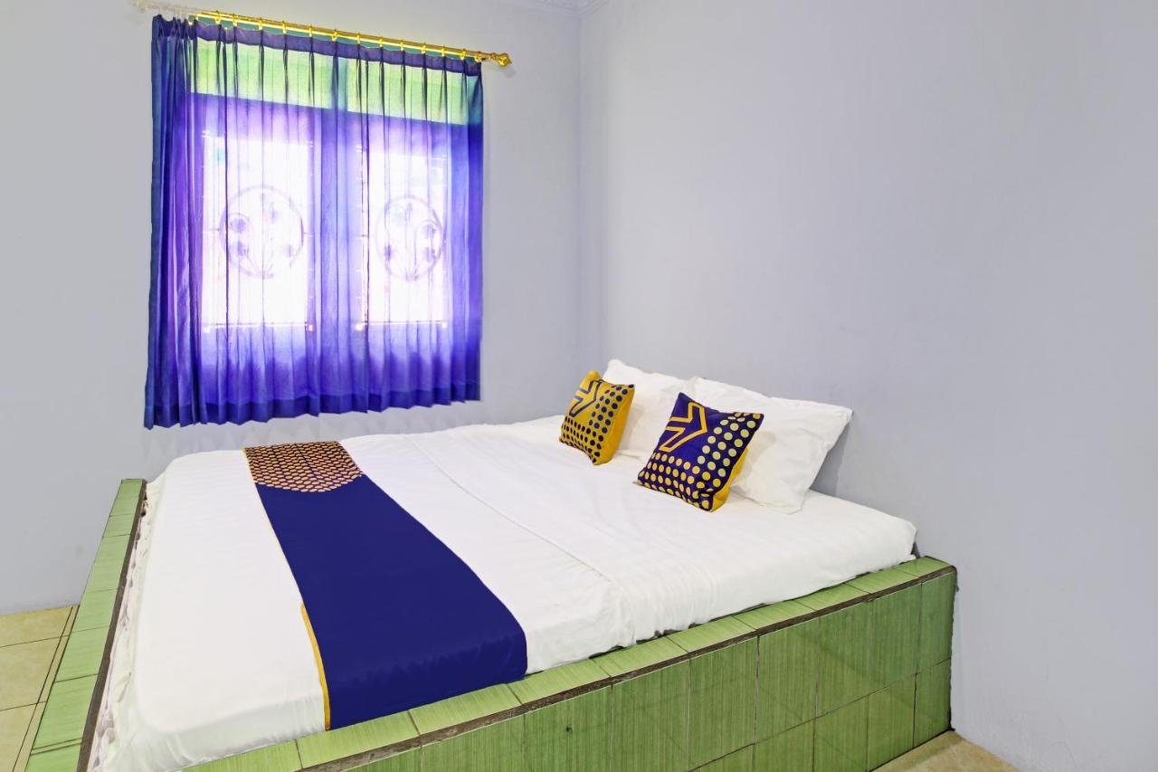 Spot On 91694 Hotel Rama Chandra Temanggung Extérieur photo