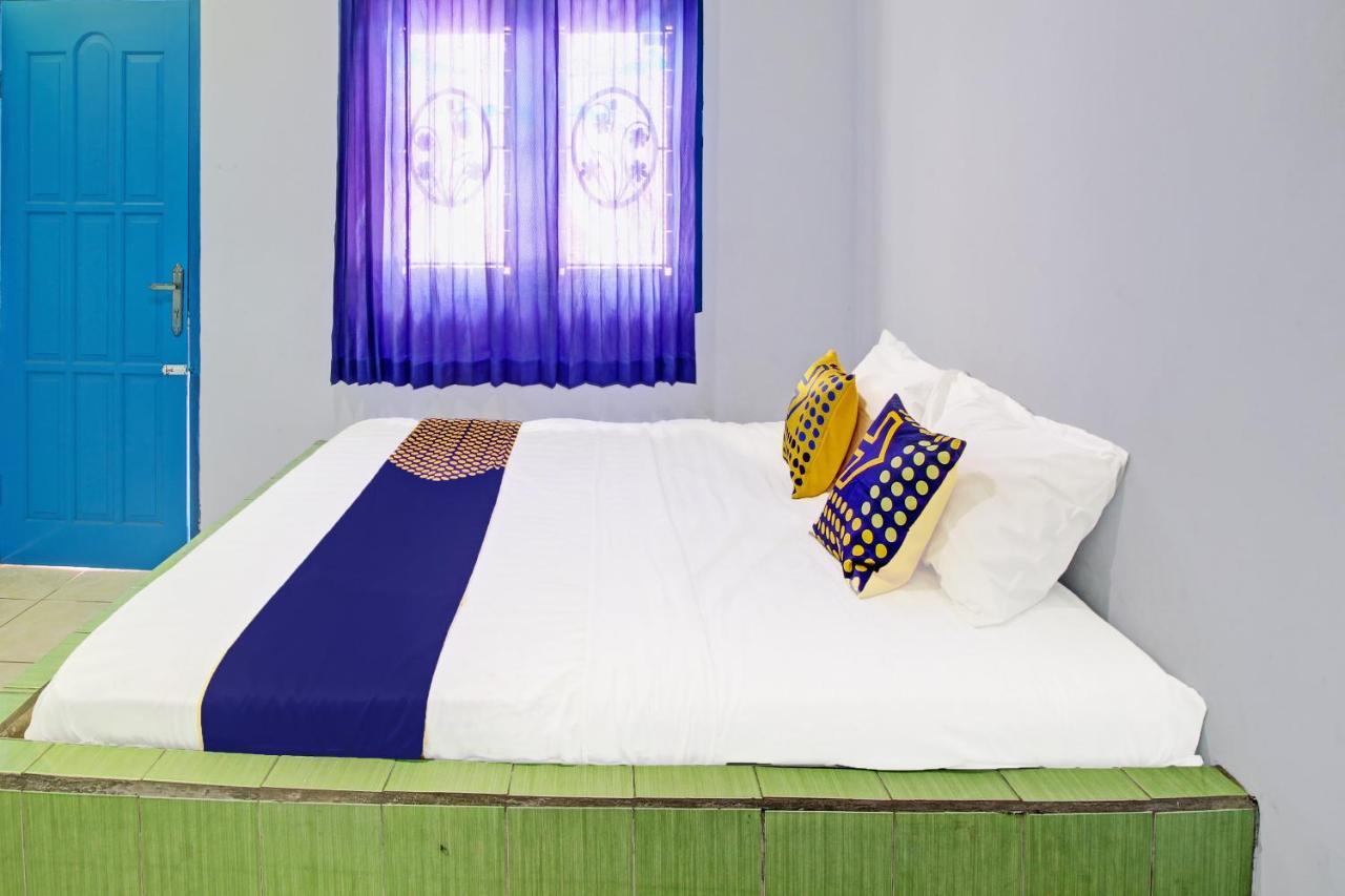 Spot On 91694 Hotel Rama Chandra Temanggung Extérieur photo