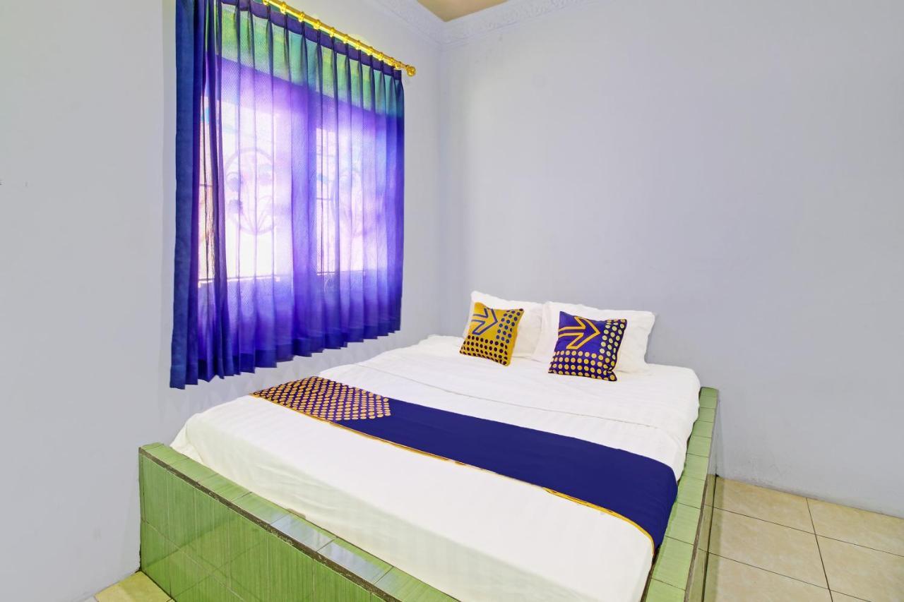 Spot On 91694 Hotel Rama Chandra Temanggung Extérieur photo