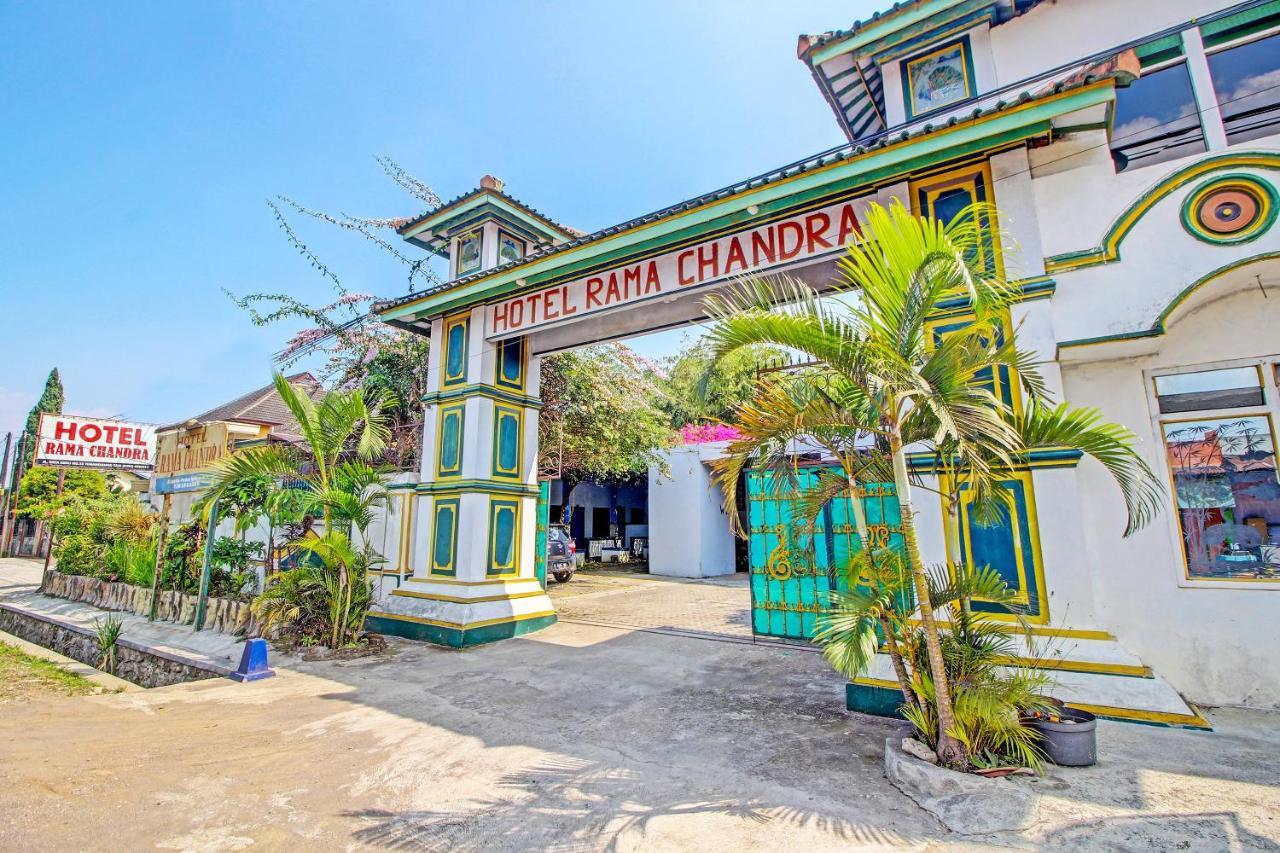 Spot On 91694 Hotel Rama Chandra Temanggung Extérieur photo
